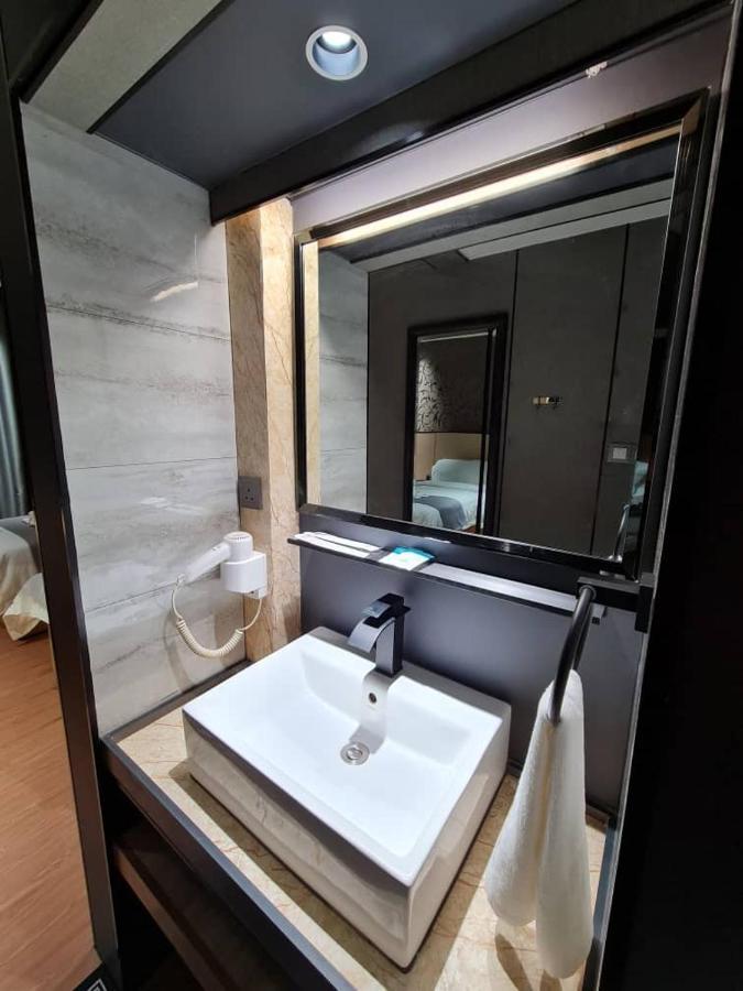 เอกซ์ทรีม บูติกโฮเต็ล Hotel เกอลวง ภายนอก รูปภาพ